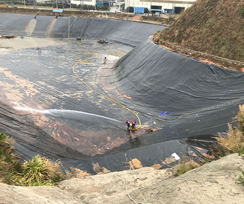 台儿庄废水池清理
